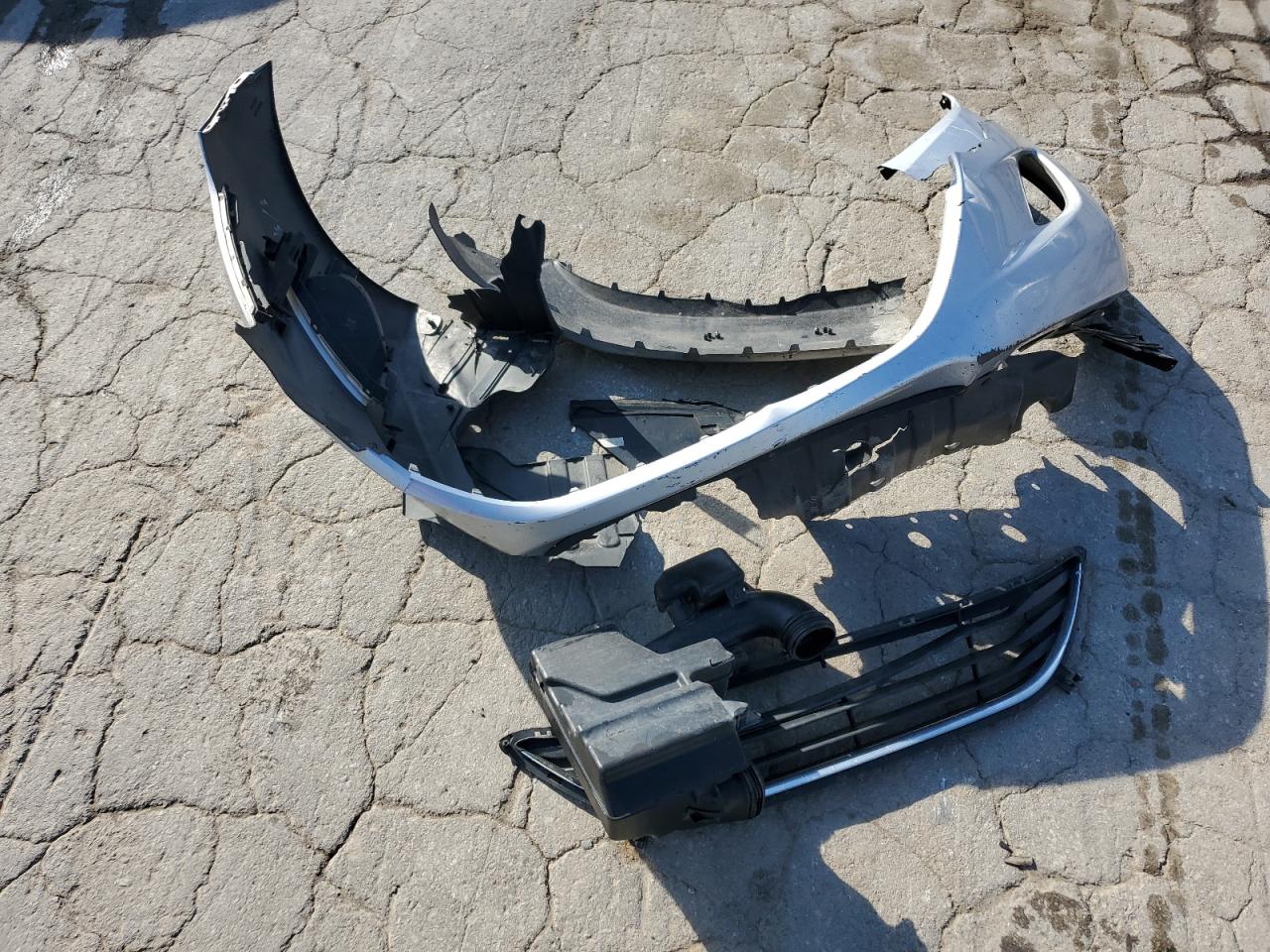 2013 Hyundai Elantra - Image 12