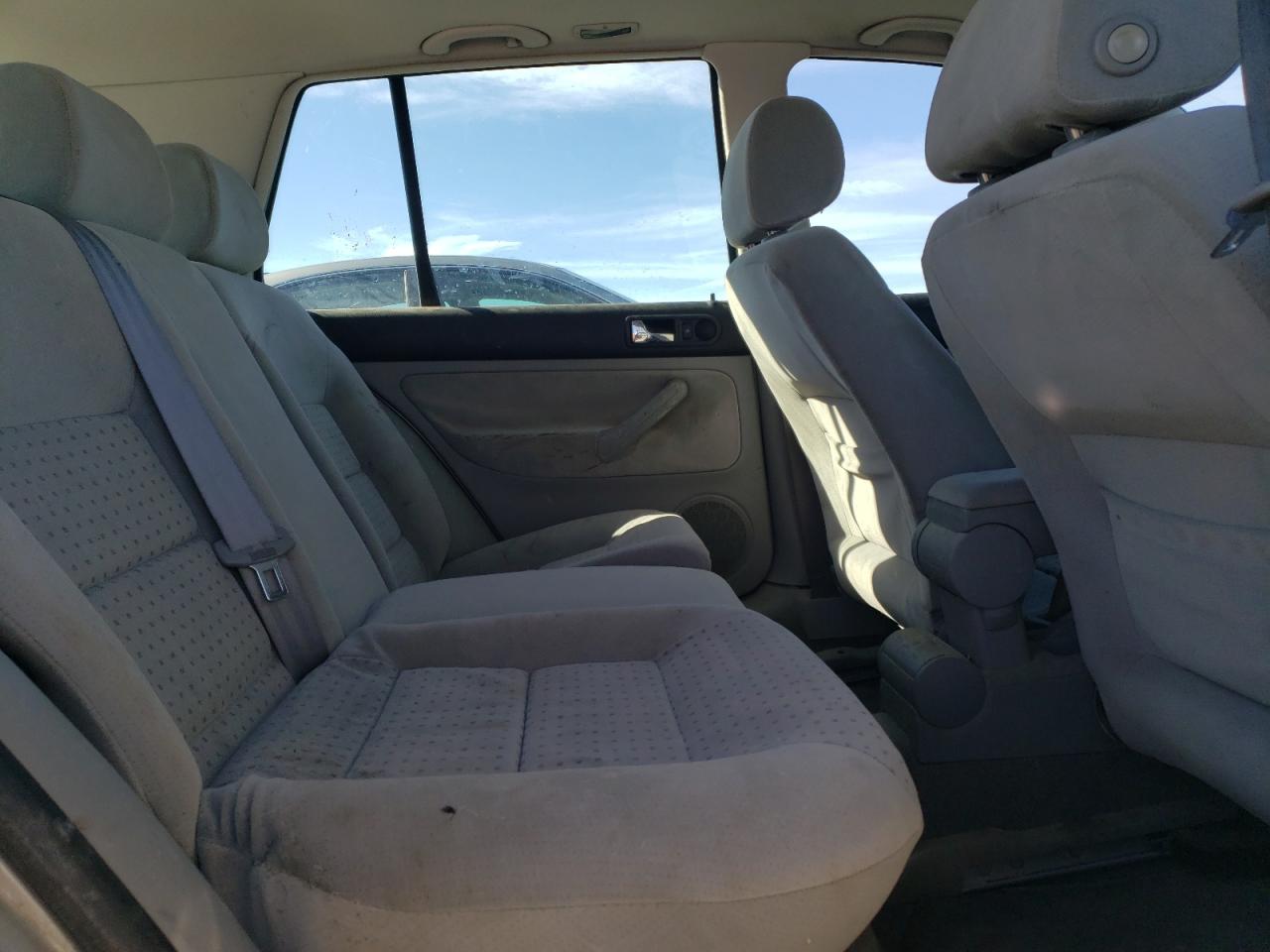 2000 Volkswagen Golf - Image 11