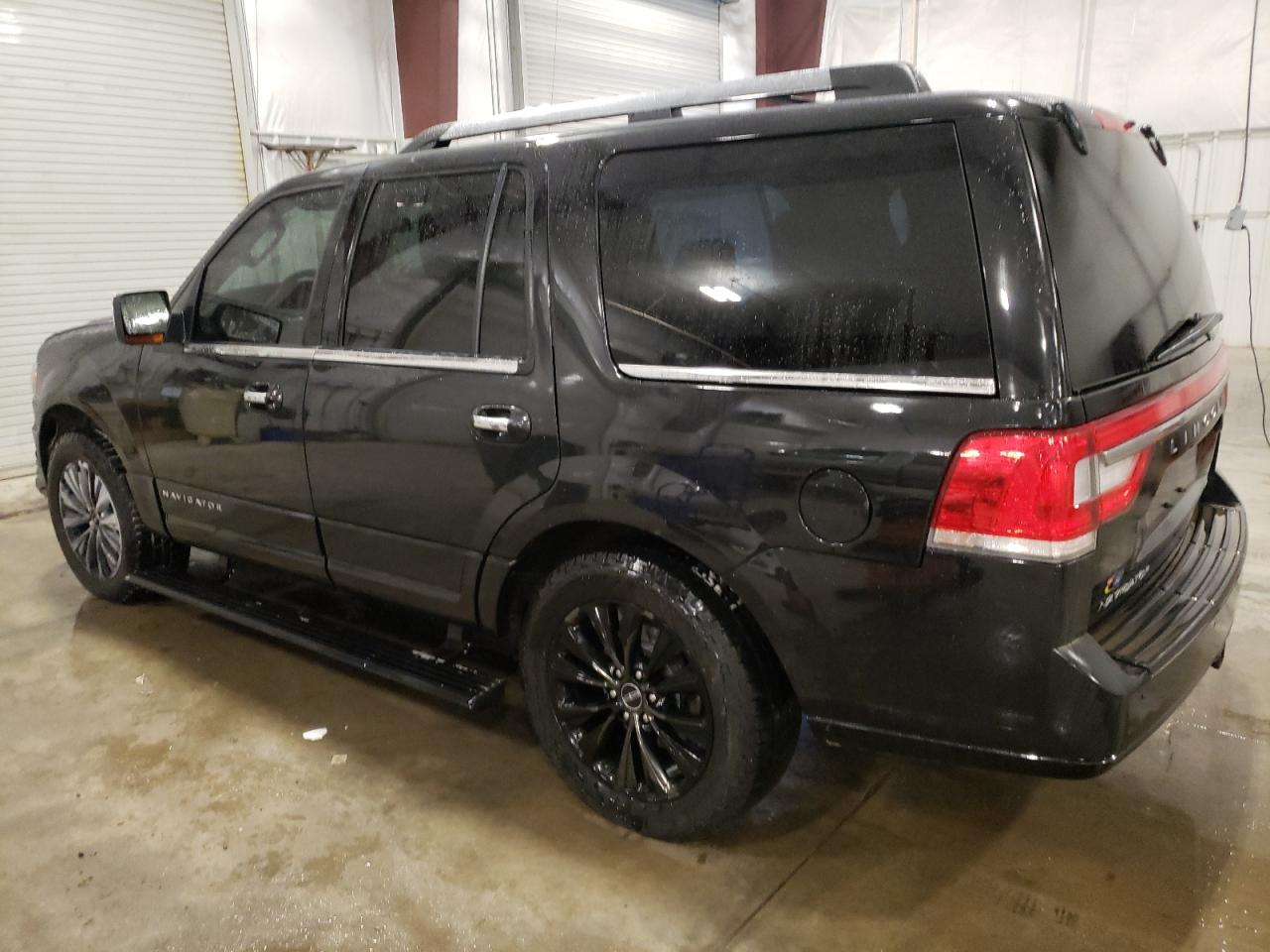 2015 Lincoln Navigator - Image 2