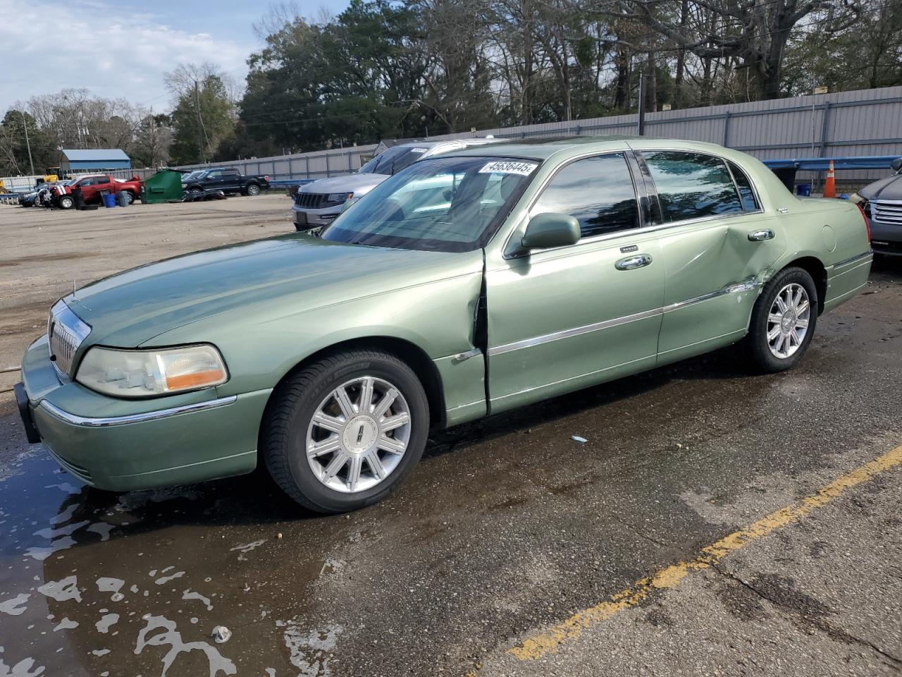2007 Lincoln Town Car - Image 1