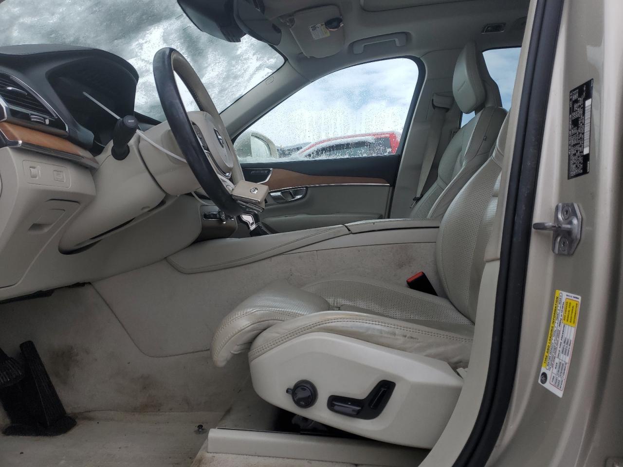 2016 Volvo XC90 - Image 7