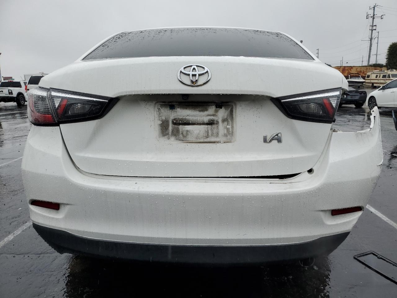 2017 Toyota Yaris - Image 6