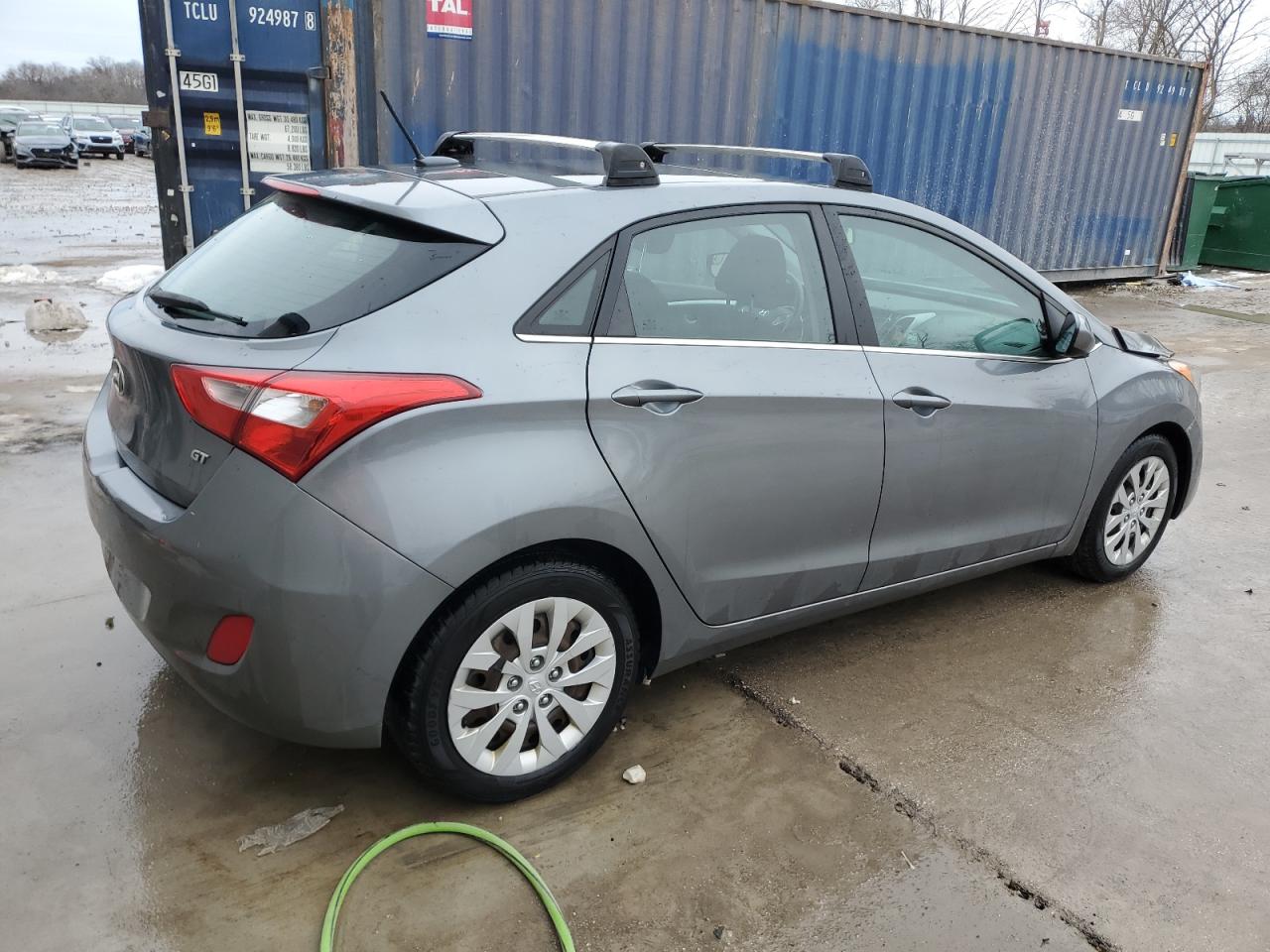 2016 Hyundai Elantra - Image 3