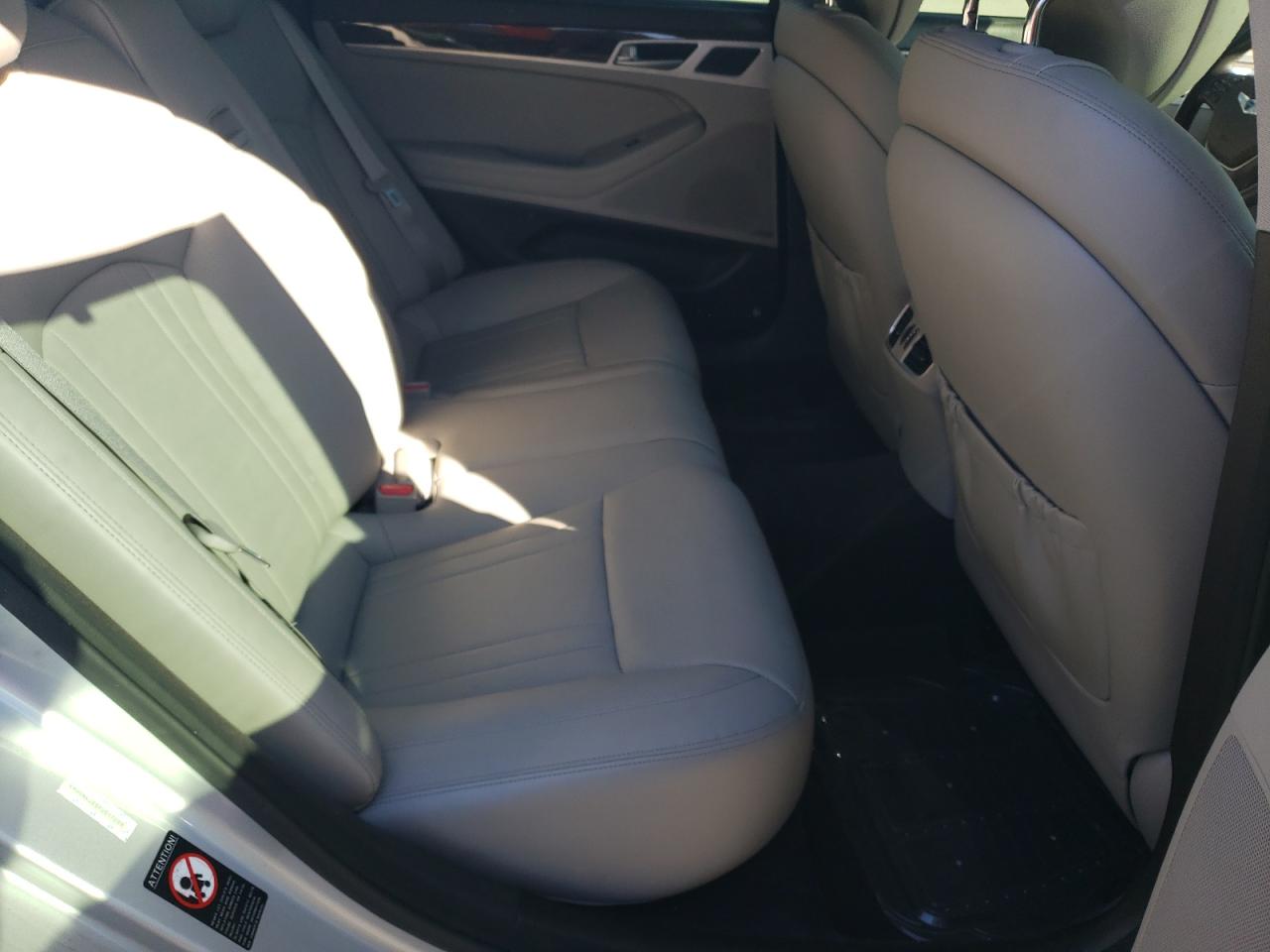 2015 Hyundai Genesis - Image 10