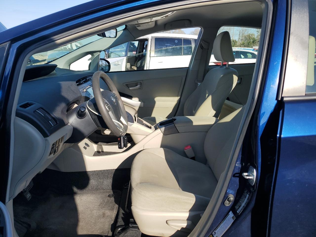 2013 Toyota Prius - Image 7