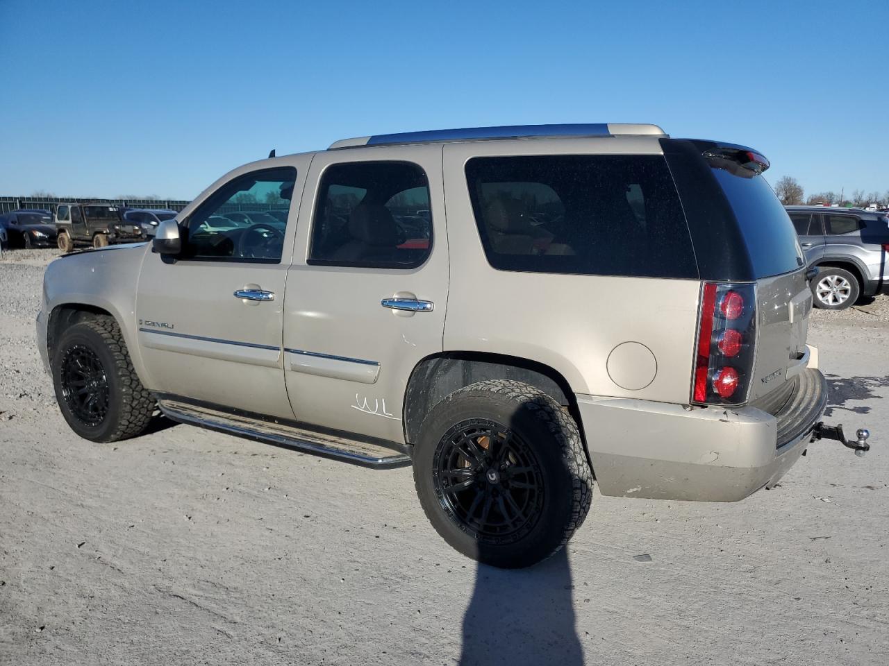 2007 GMC Yukon - Image 2
