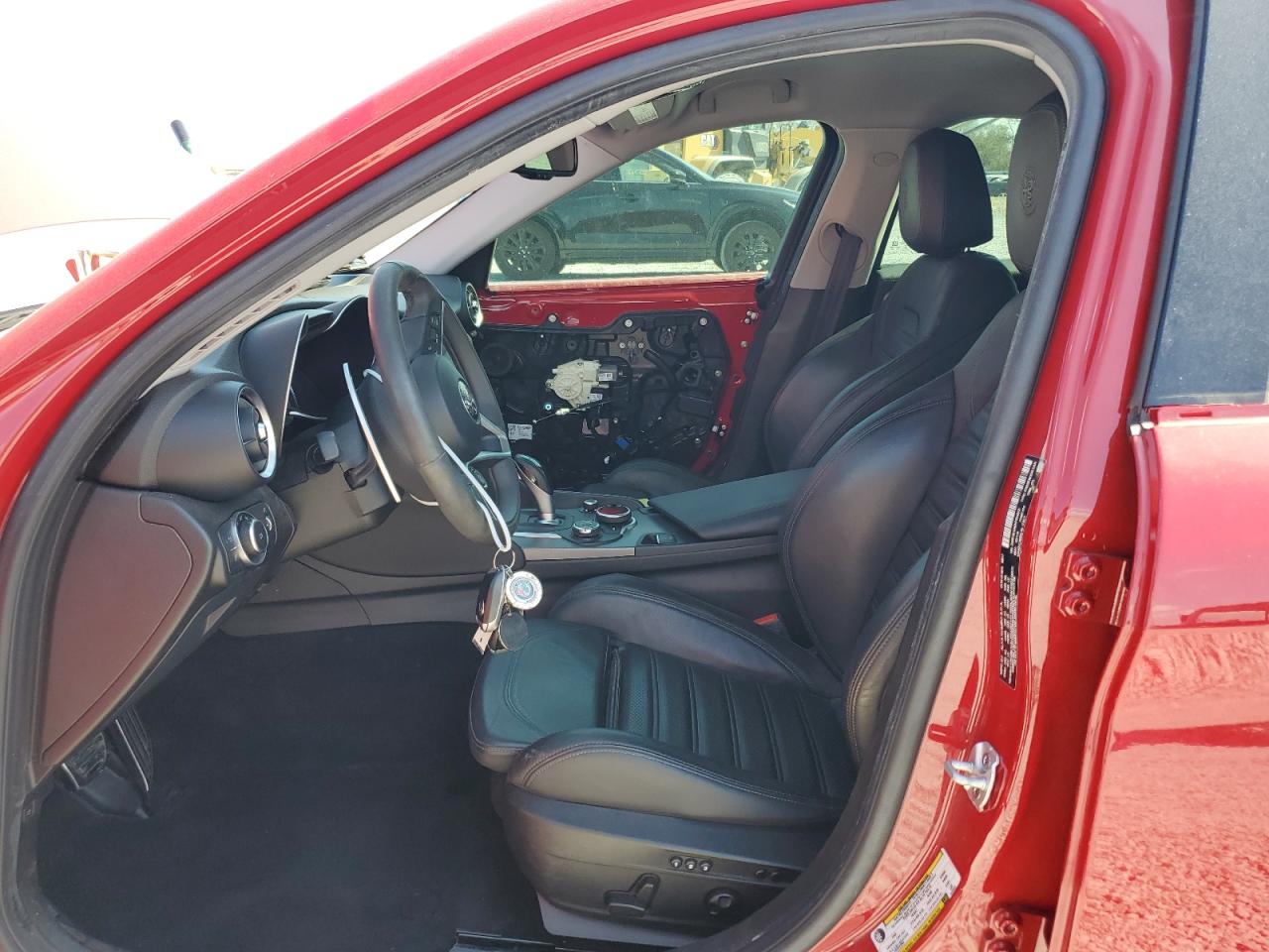 2017 Alfa Romeo Giulia - Image 7