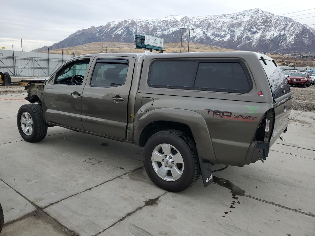 2015 Toyota Tacoma - Image 2