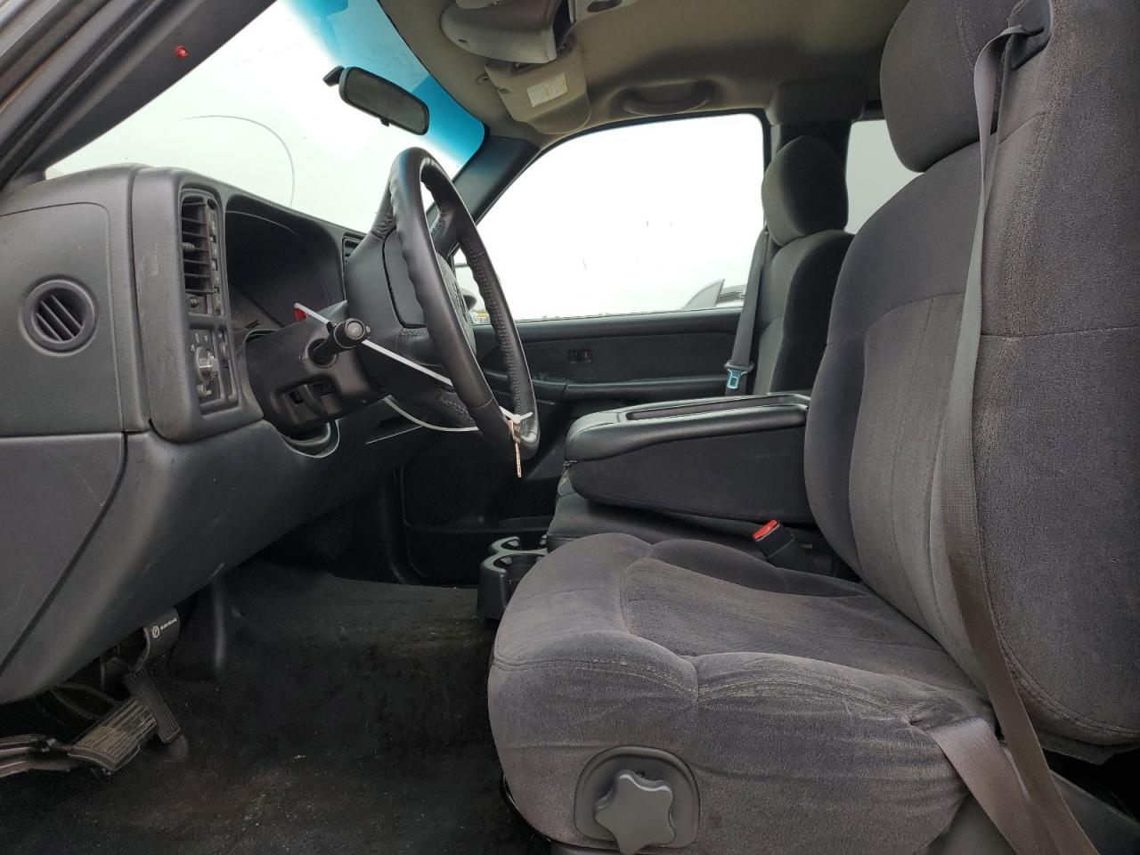 2002 Chevrolet Silverado - Image 7