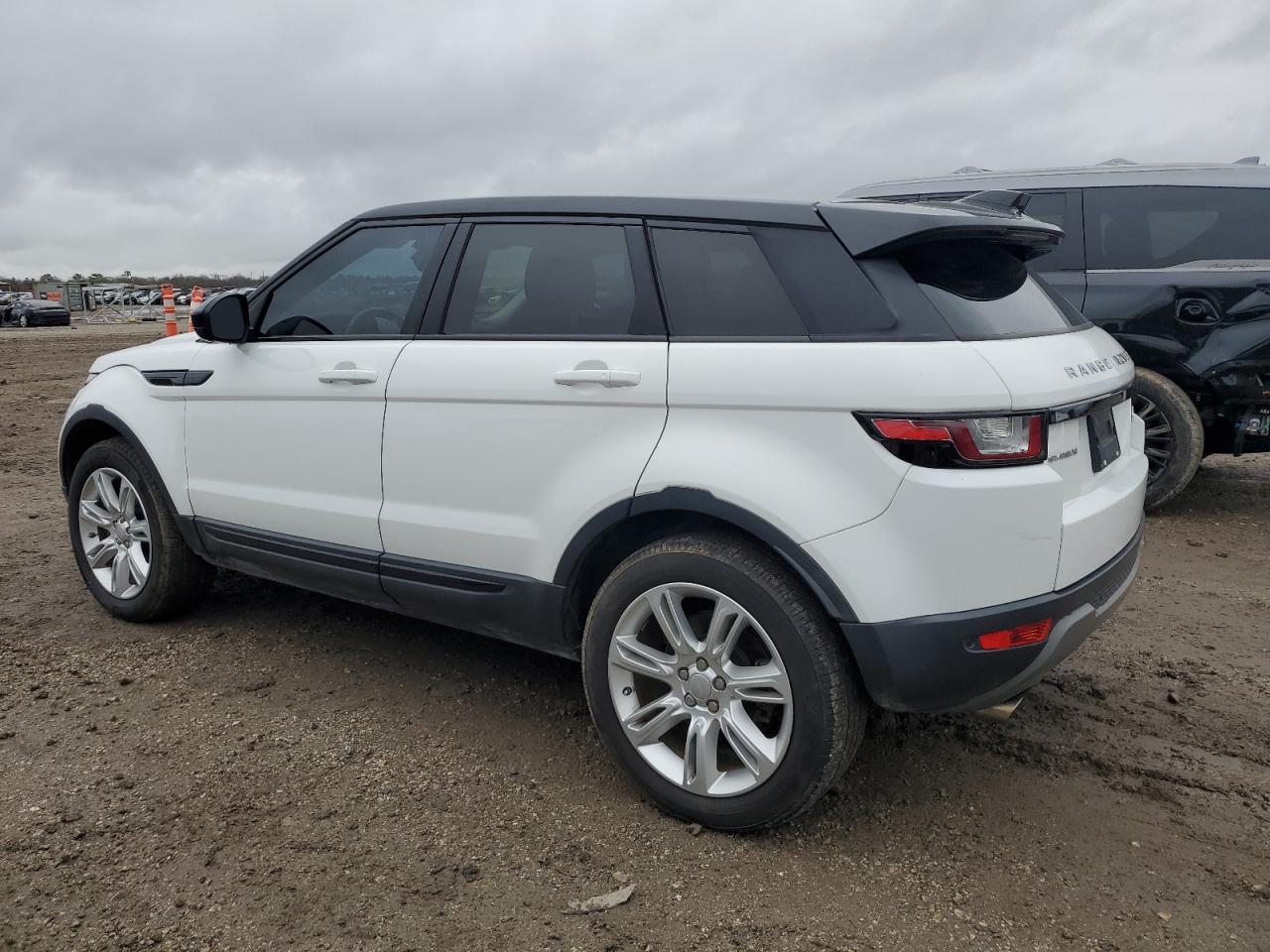 2017 Land Rover Range Rover - Image 2