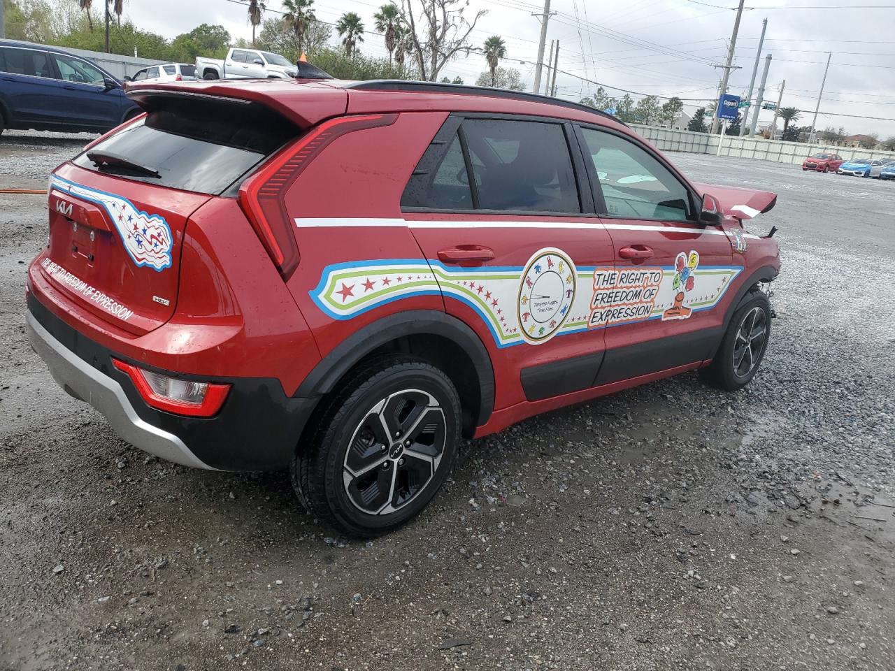 2023 Kia Niro - Image 3