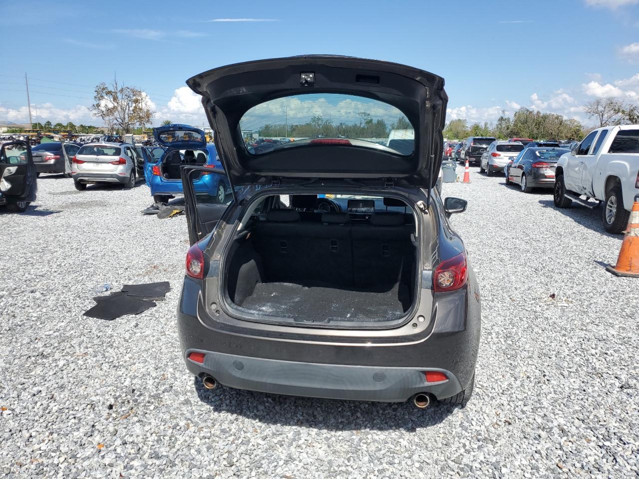 2016 Mazda 3 - Image 6