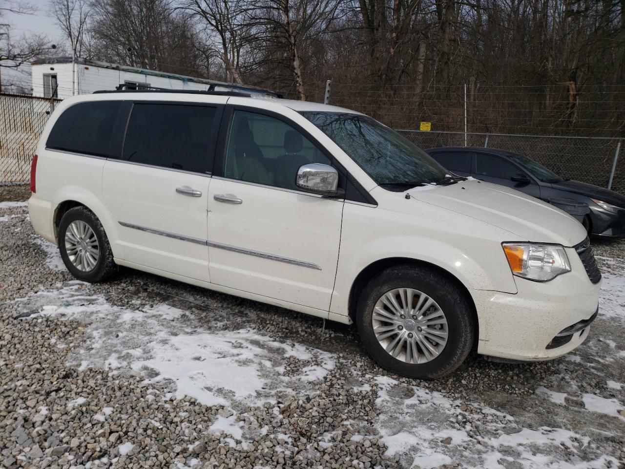 2012 Chrysler Town & Country - Image 4