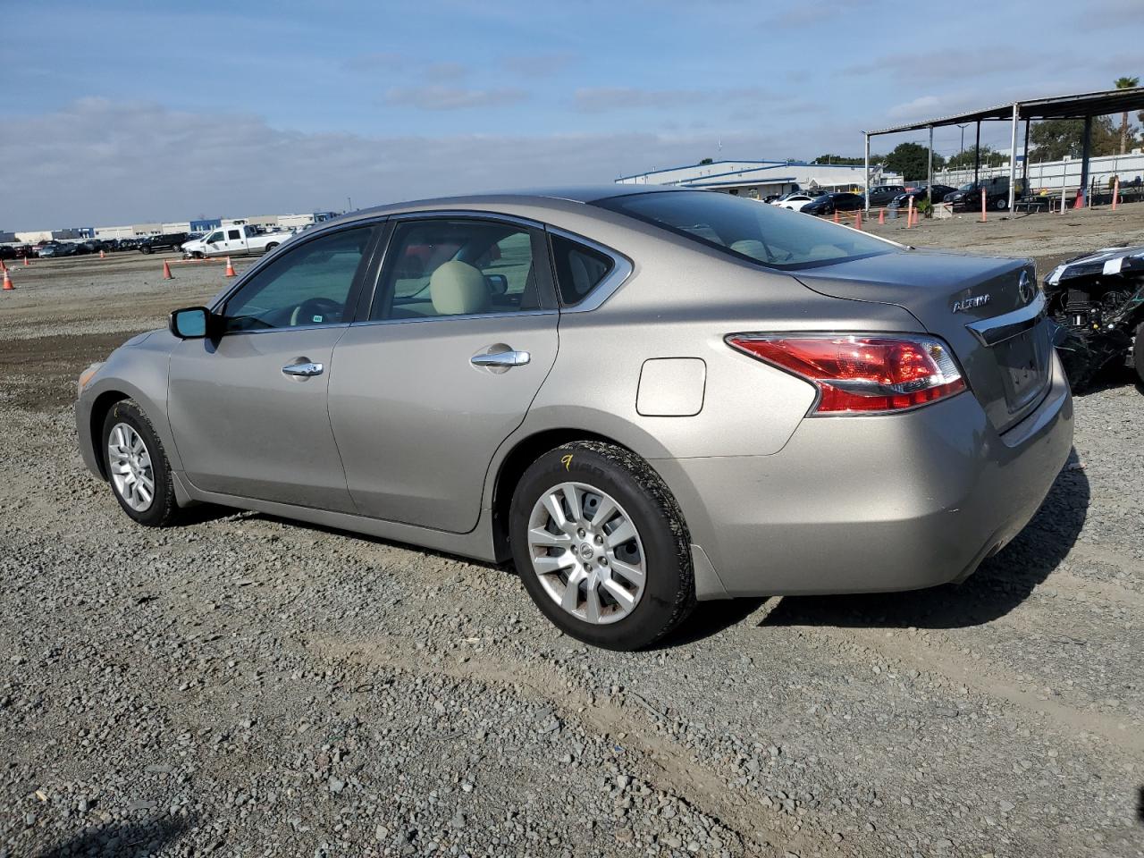 2015 Nissan Altima - Image 2