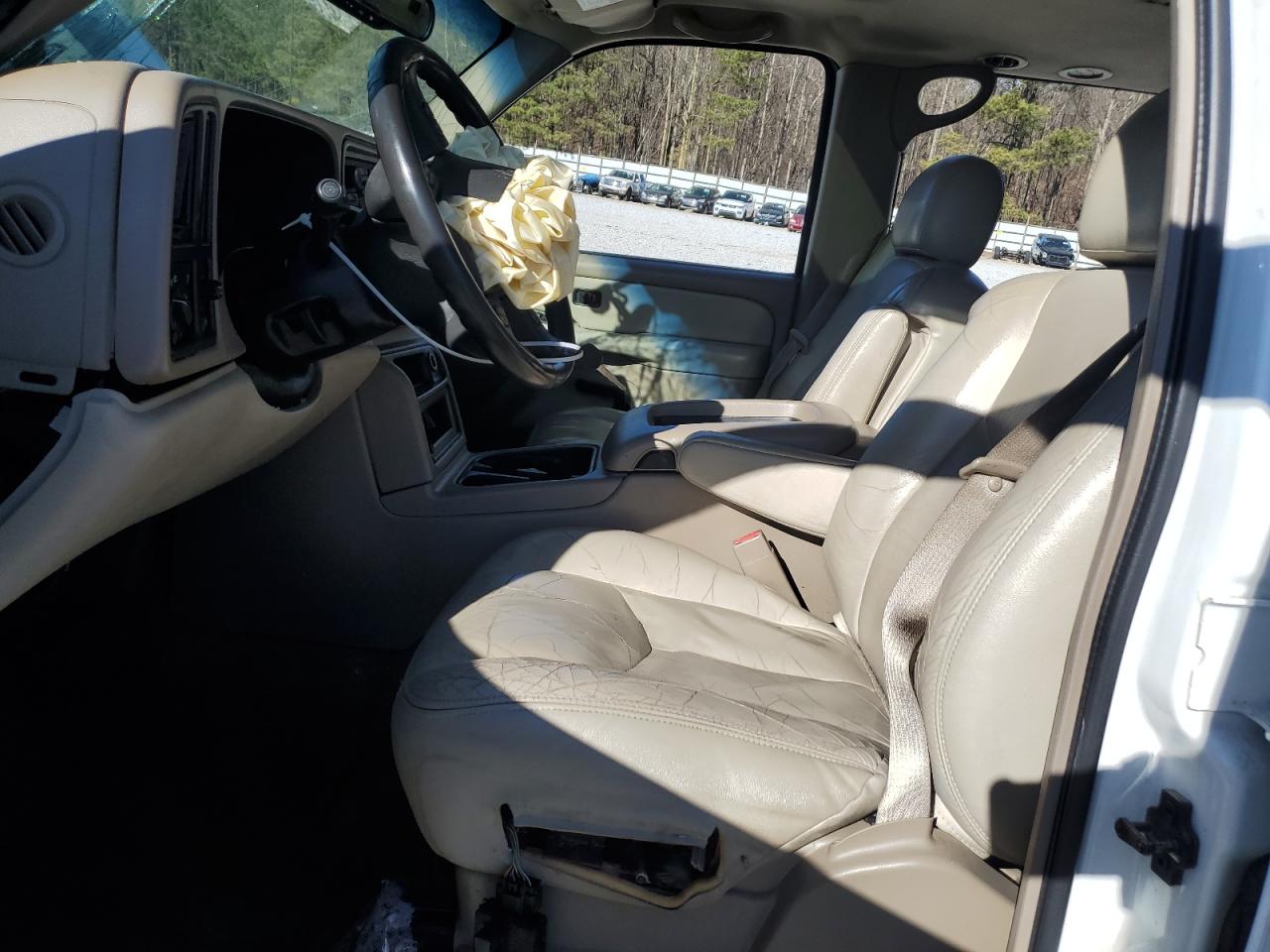 2003 Chevrolet Suburban - Image 7