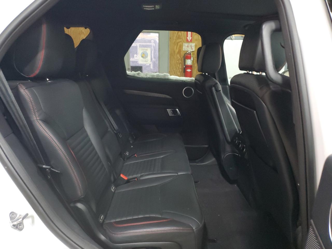 2017 Land Rover Discovery - Image 11