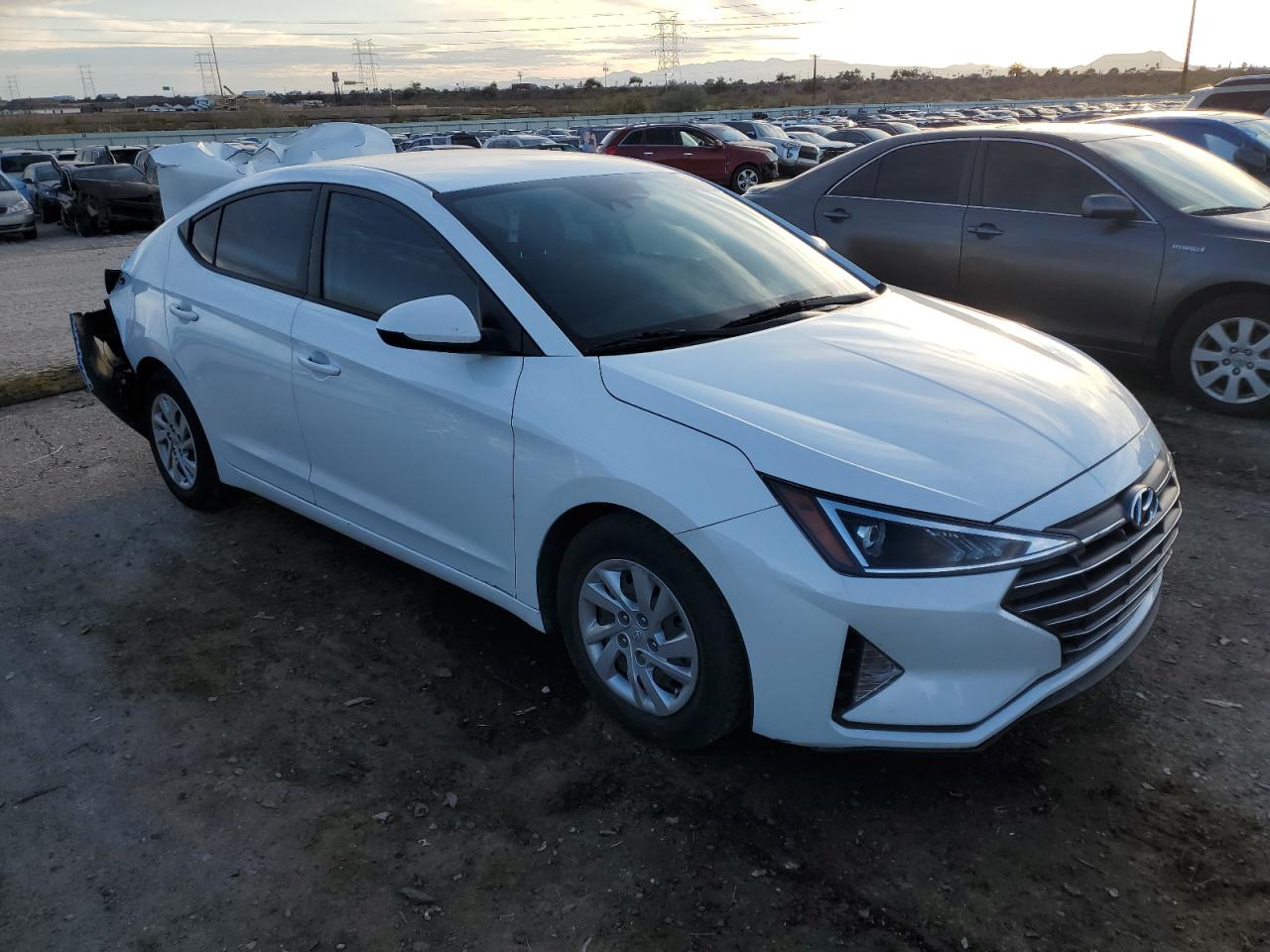 2020 Hyundai Elantra - Image 4