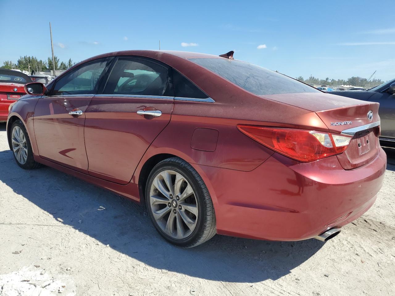 2011 Hyundai Sonata - Image 2