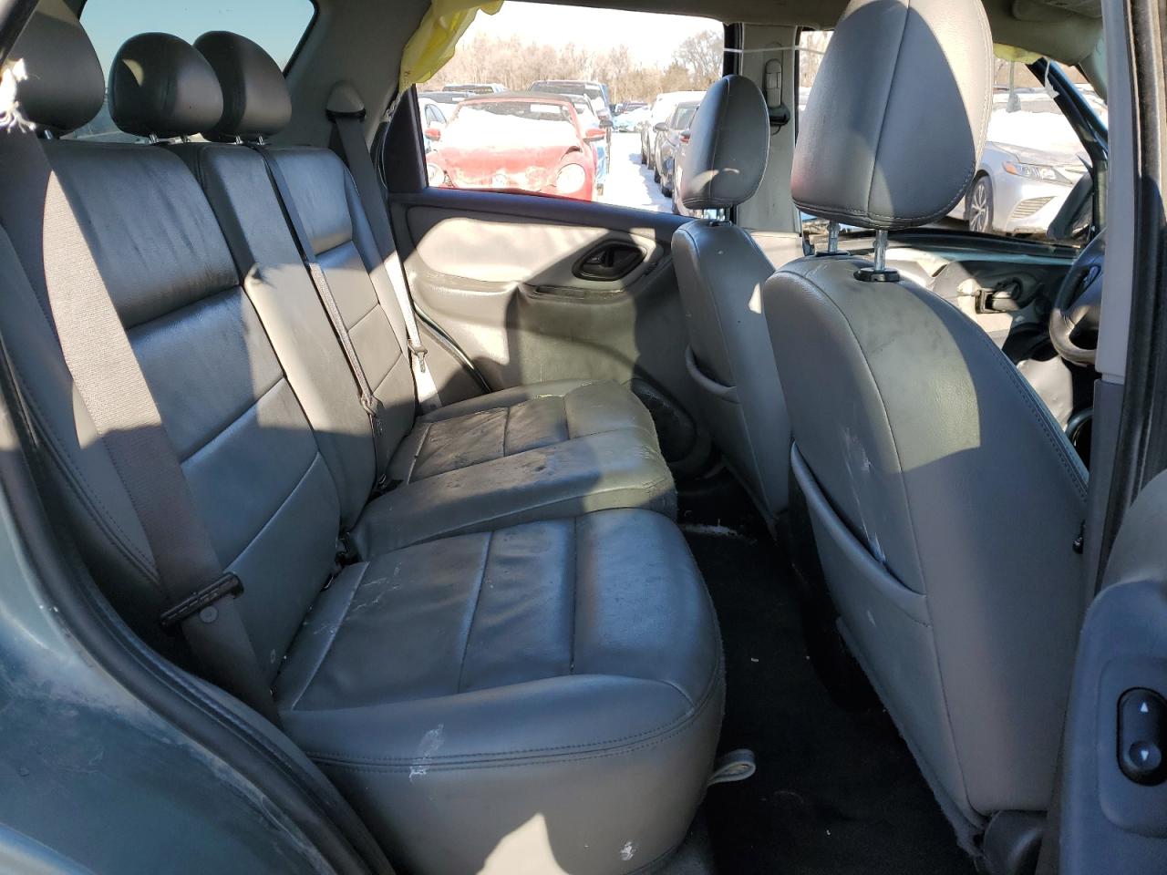 2005 Ford Escape - Image 11