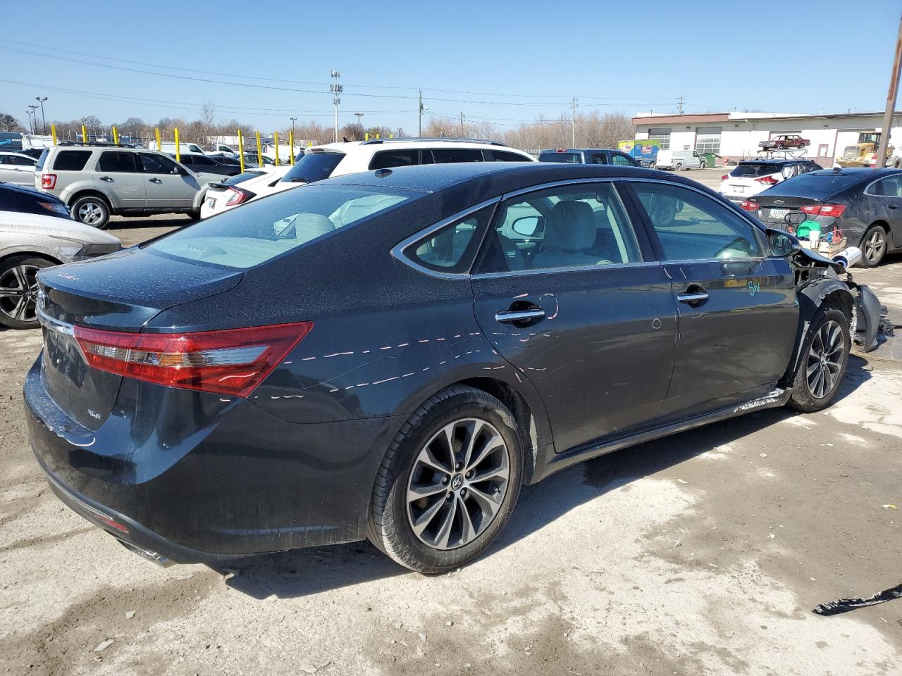 2017 Toyota Avalon - Image 3