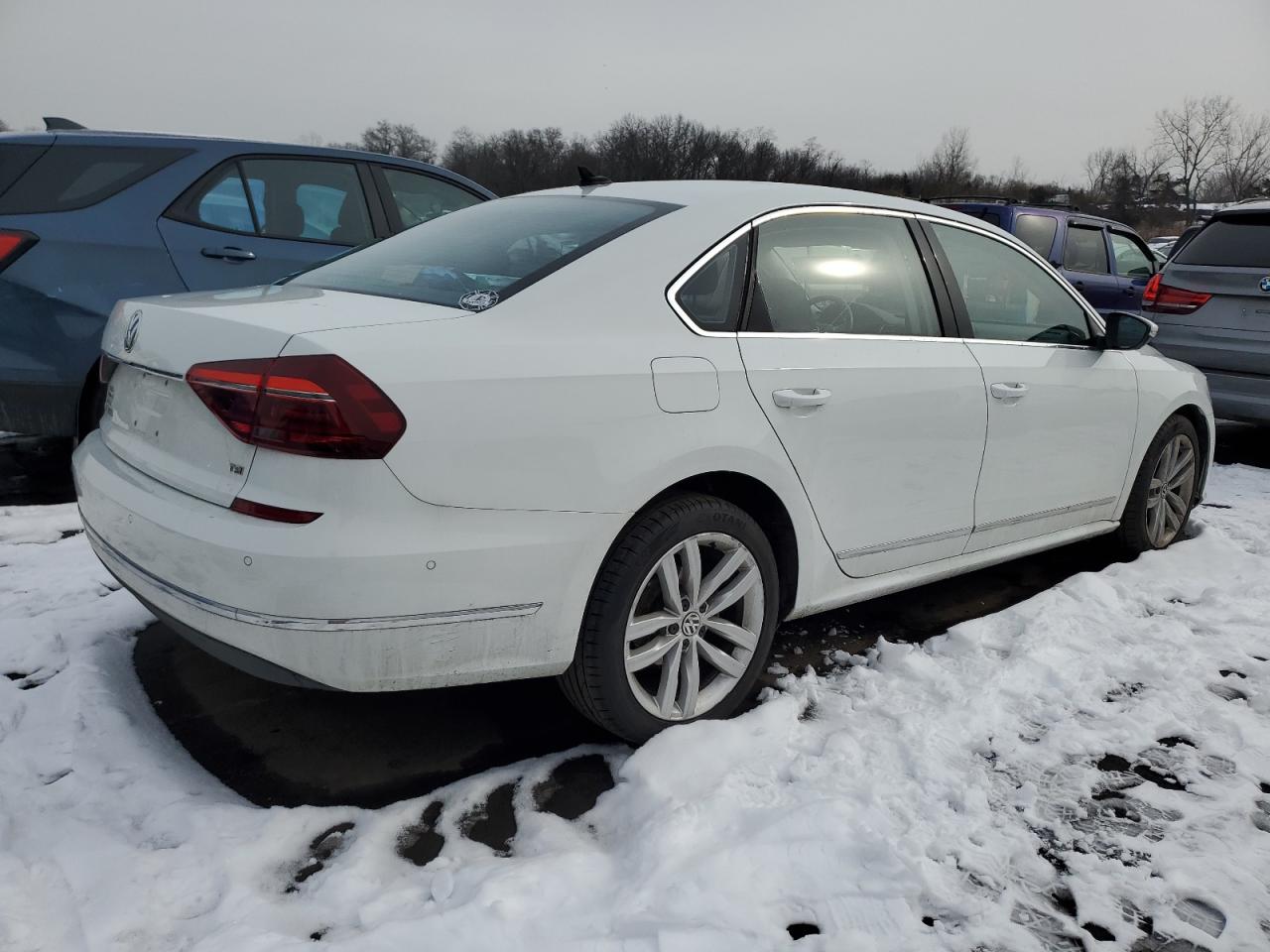 2018 Volkswagen Passat - Image 3