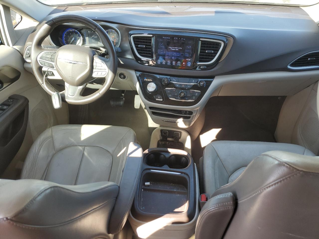 2017 Chrysler Pacifica - Image 8
