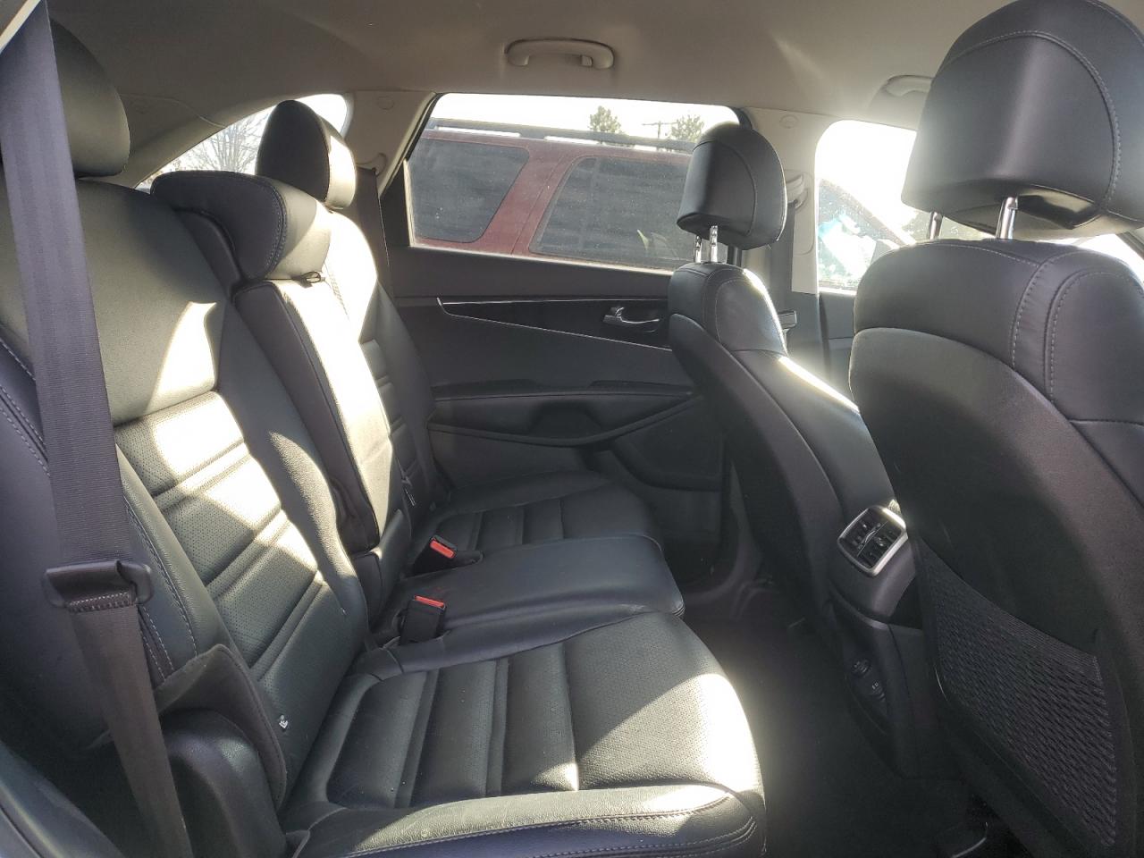 2017 Kia Sorento - Image 11