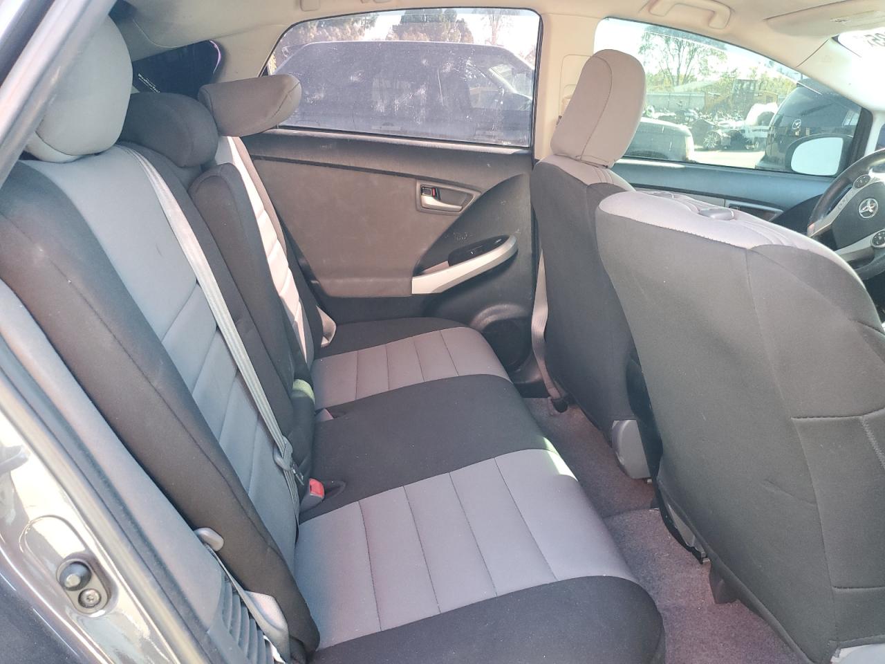 2014 Toyota Prius - Image 10