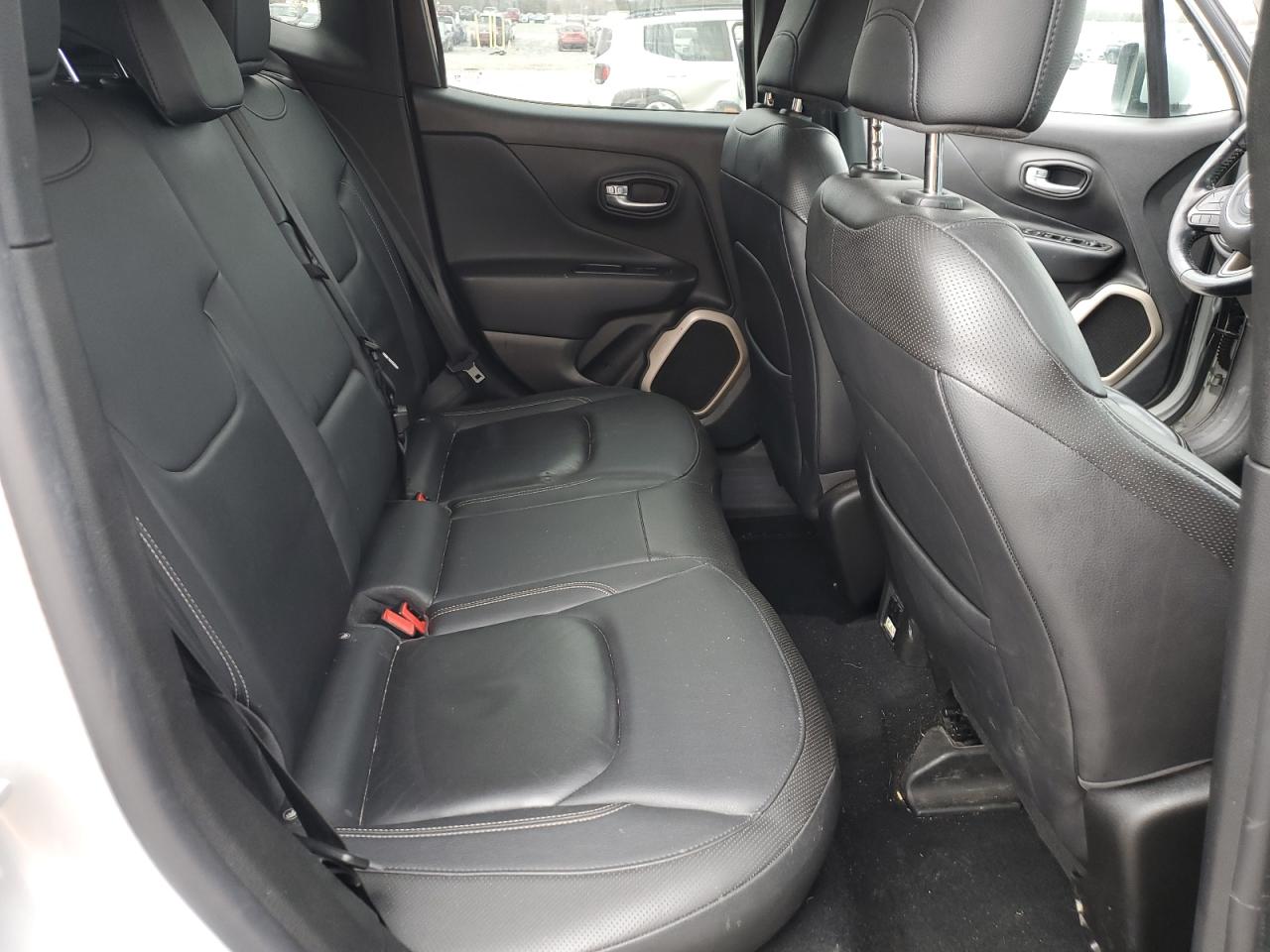 2017 Jeep Renegade - Image 11