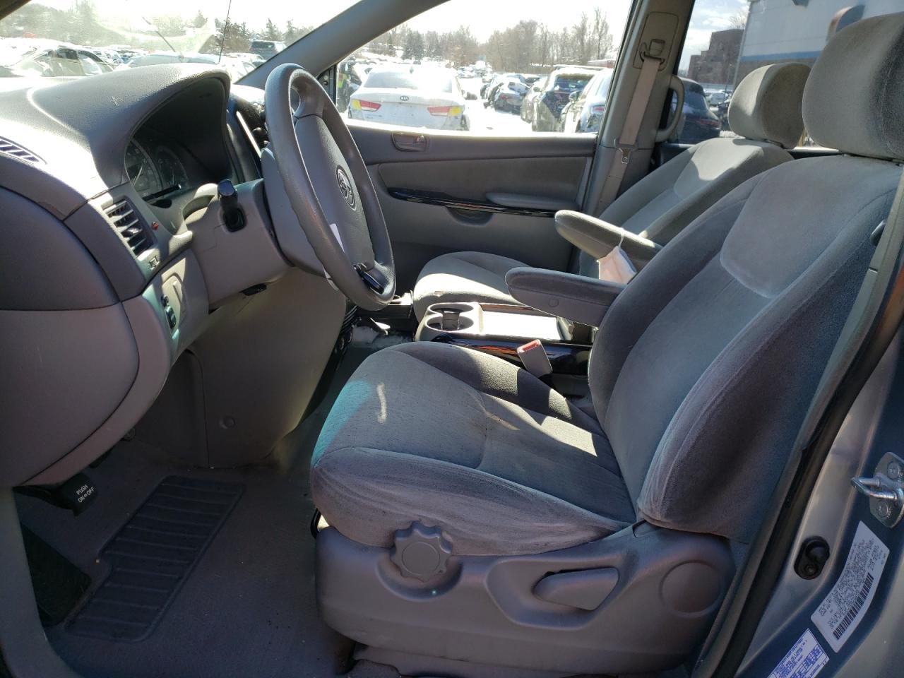 2004 Toyota Sienna - Image 7