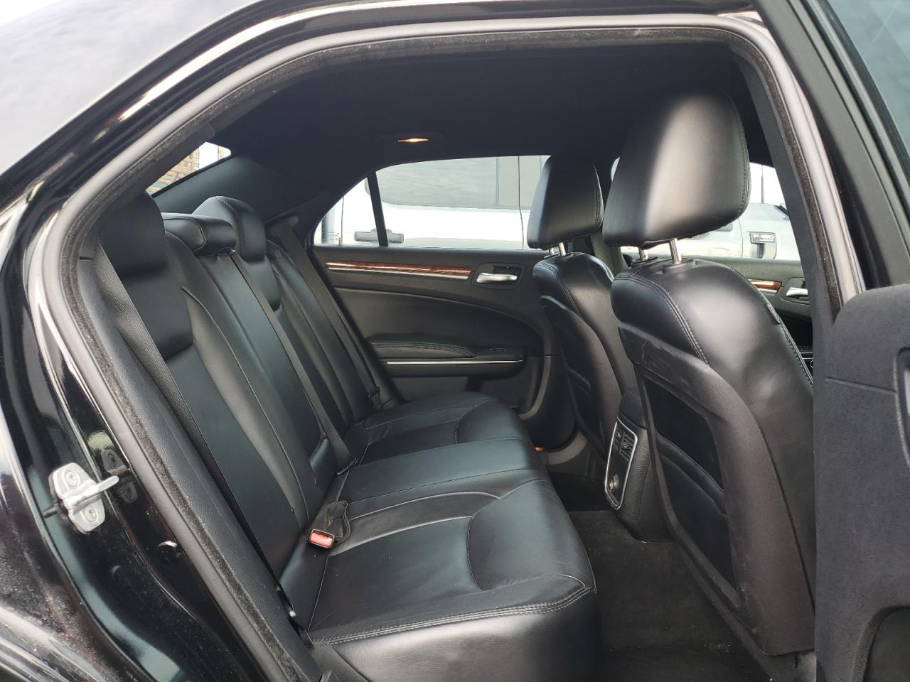 2012 Chrysler 300 - Image 10