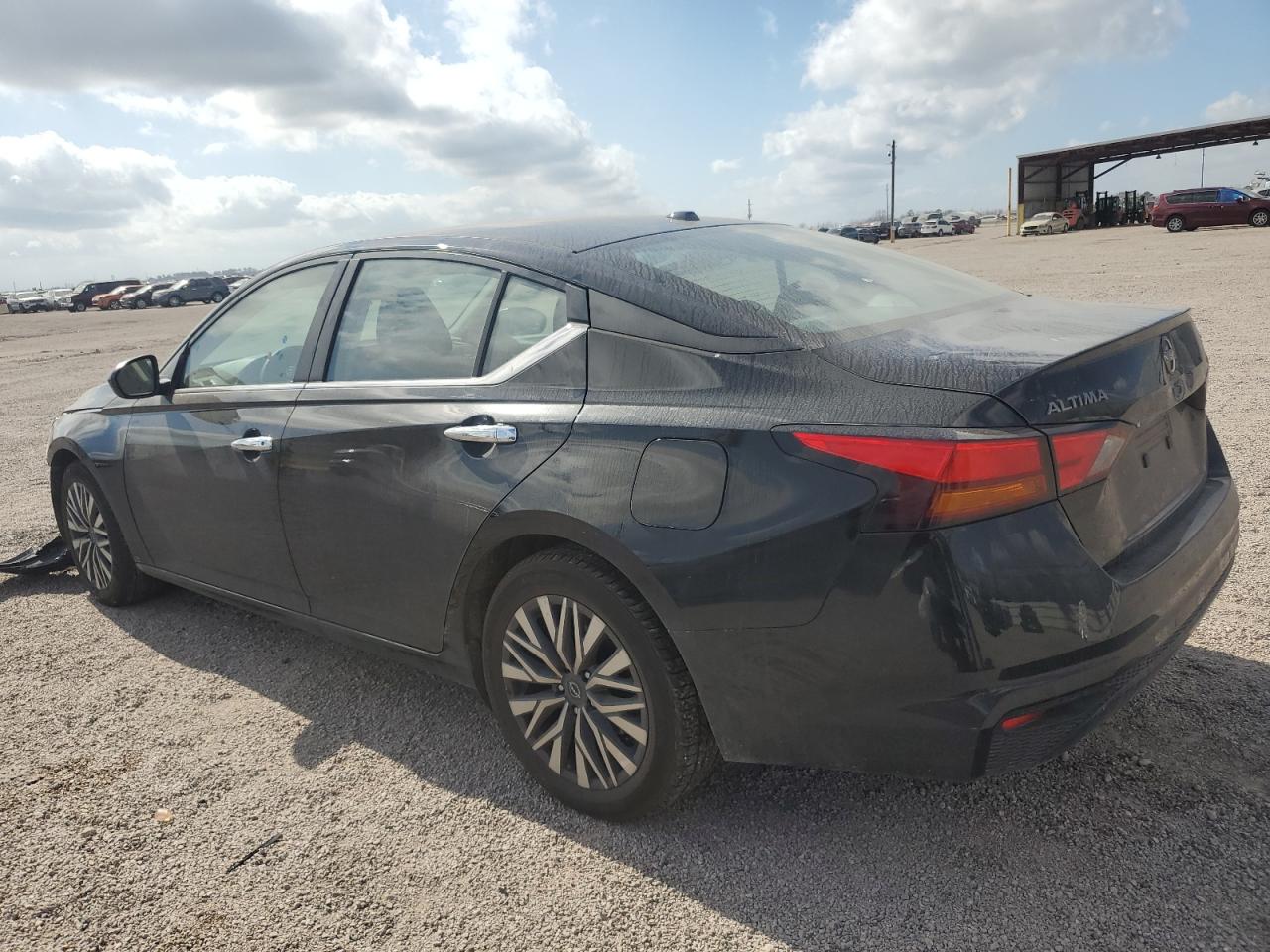 2024 Nissan Altima - Image 2