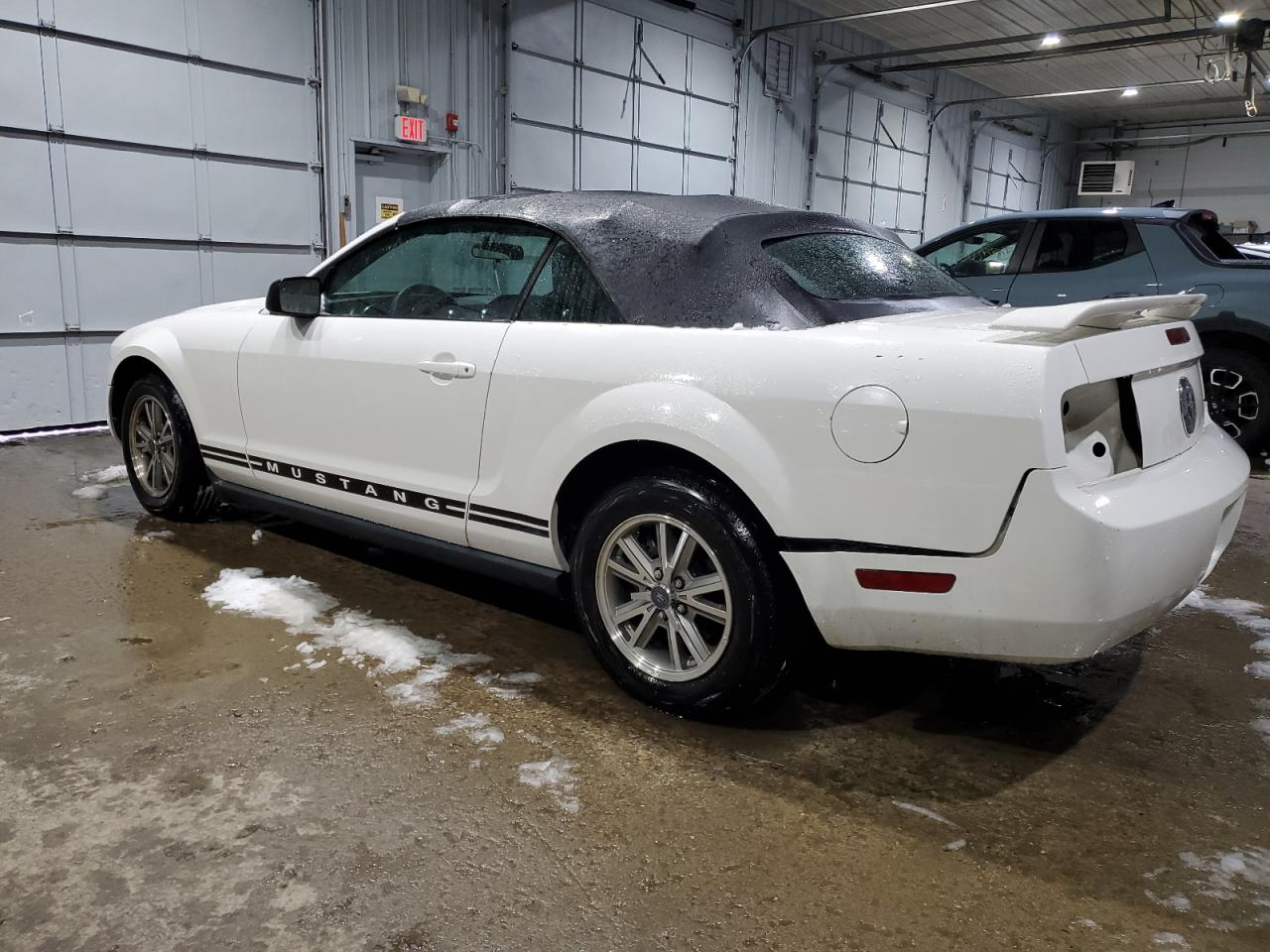 2005 Ford Mustang - Image 2