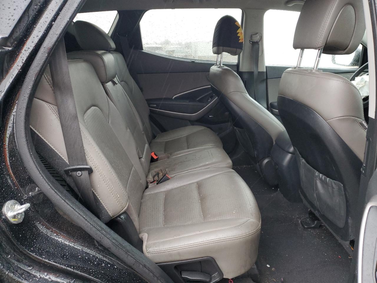 2016 Hyundai Santa Fe - Image 10