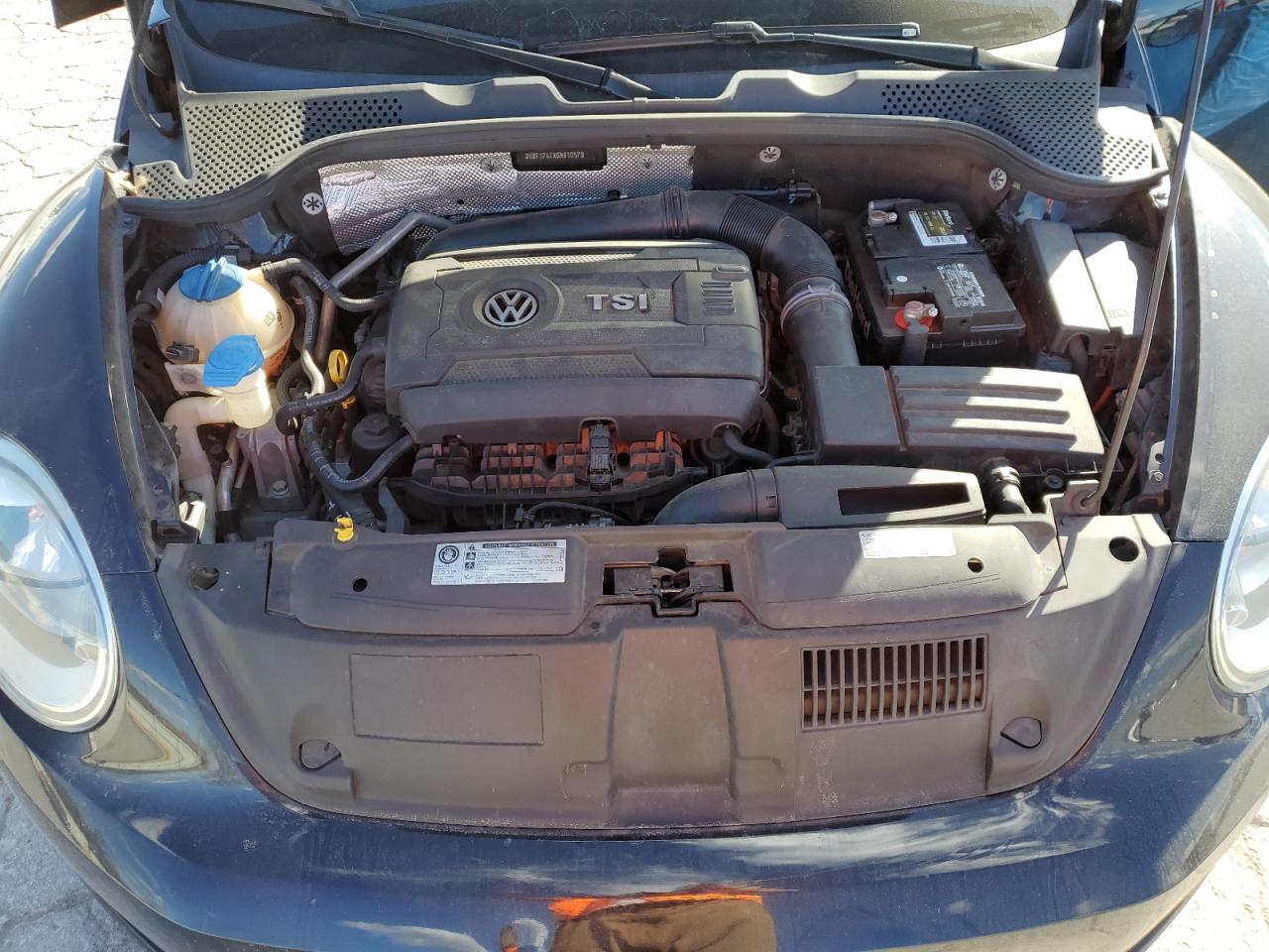 2016 Volkswagen Beetle - Image 12