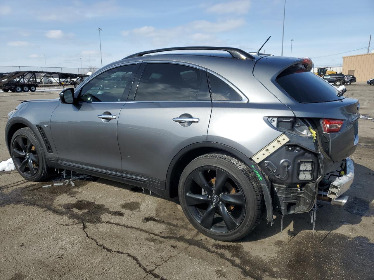 2016 Infiniti QX70 - Image 2