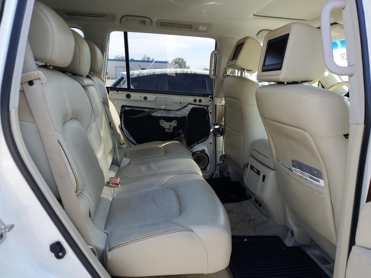 2015 Infiniti QX80 - Image 11