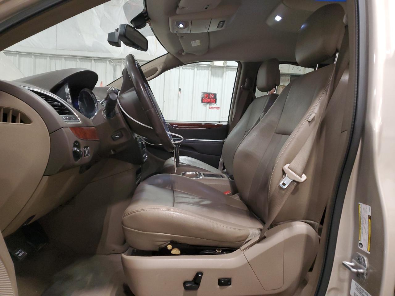 2012 Chrysler Town & Country - Image 7