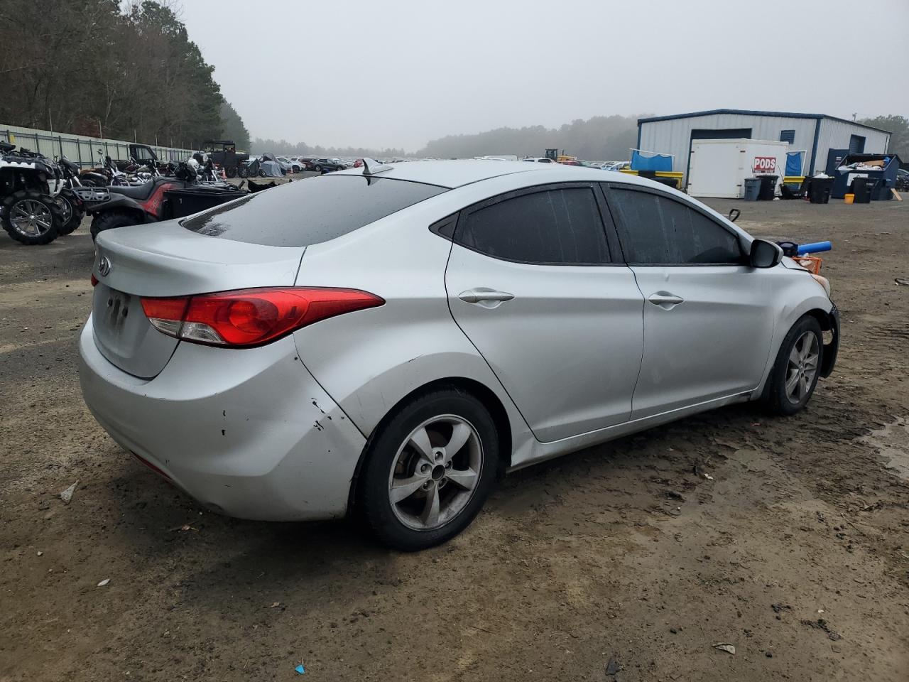 2013 Hyundai Elantra - Image 3