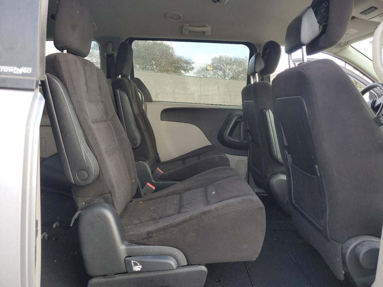 2014 Dodge Caravan - Image 12