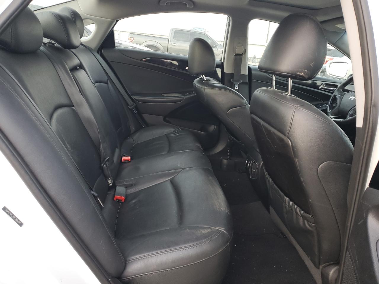 2013 Hyundai Sonata - Image 10