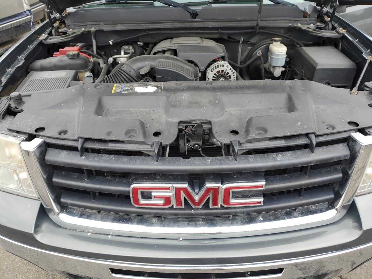 2011 GMC Sierra - Image 11