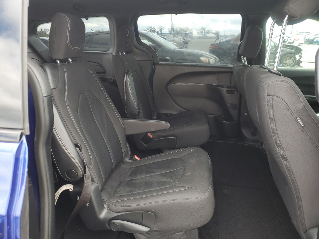 2019 Chrysler Pacifica - Image 11