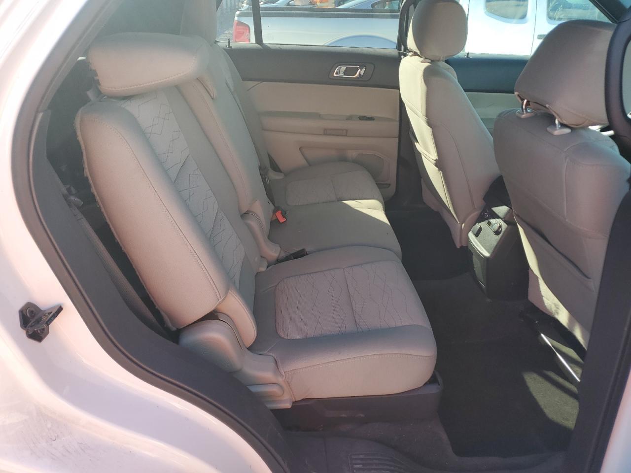 2015 Ford Explorer - Image 11