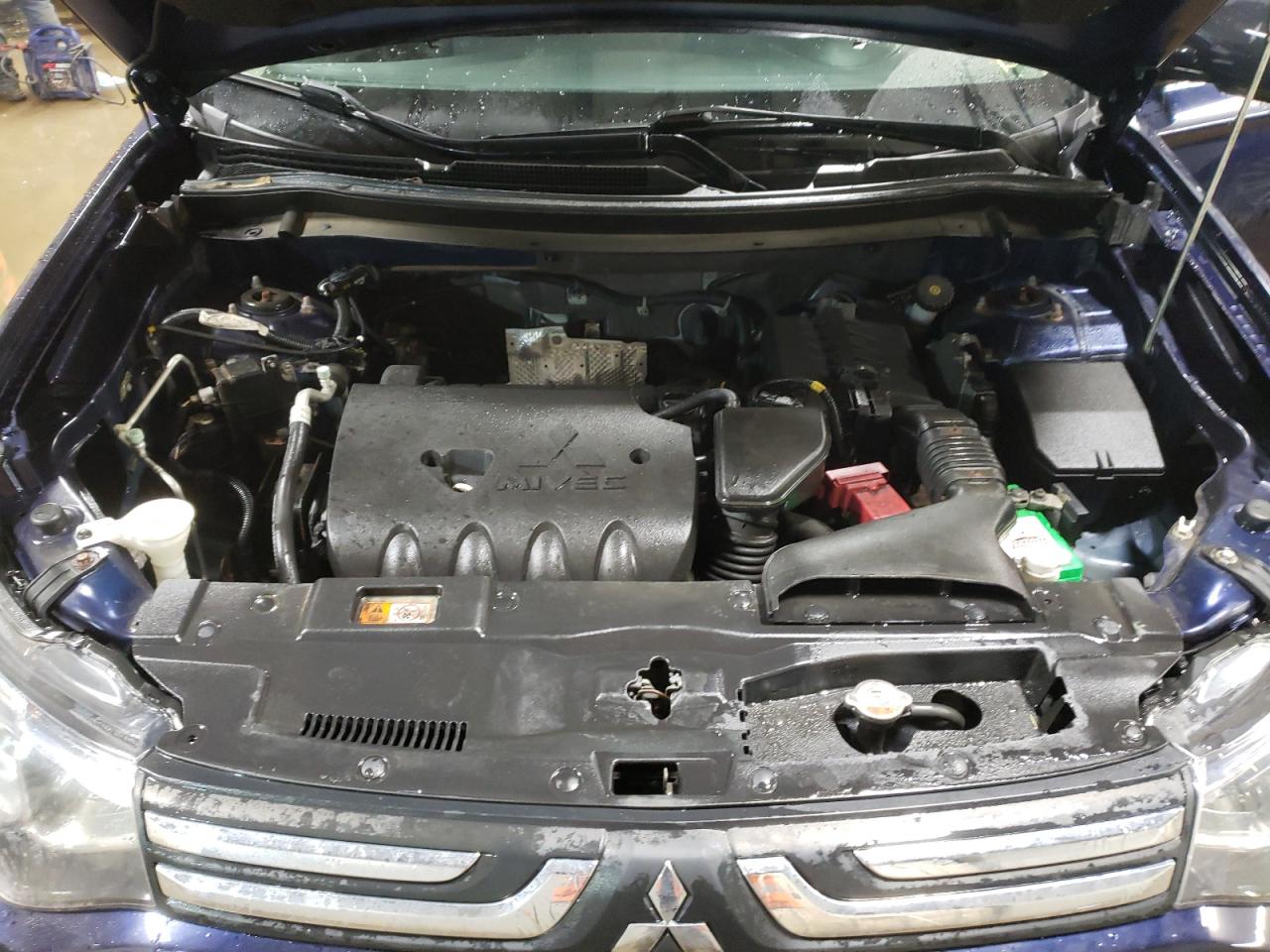 2014 Mitsubishi Outlander - Image 11