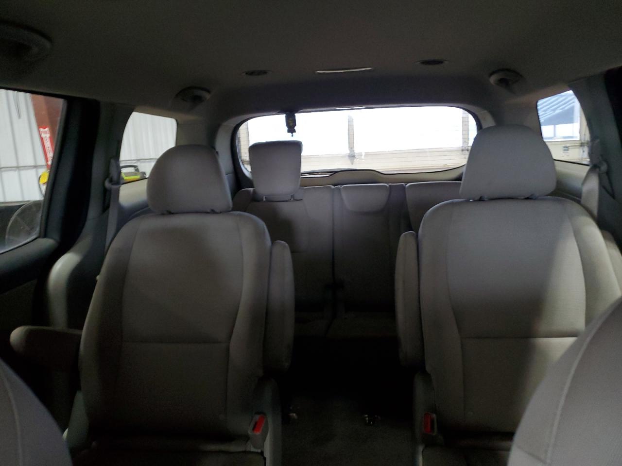2015 Kia Sedona - Image 10