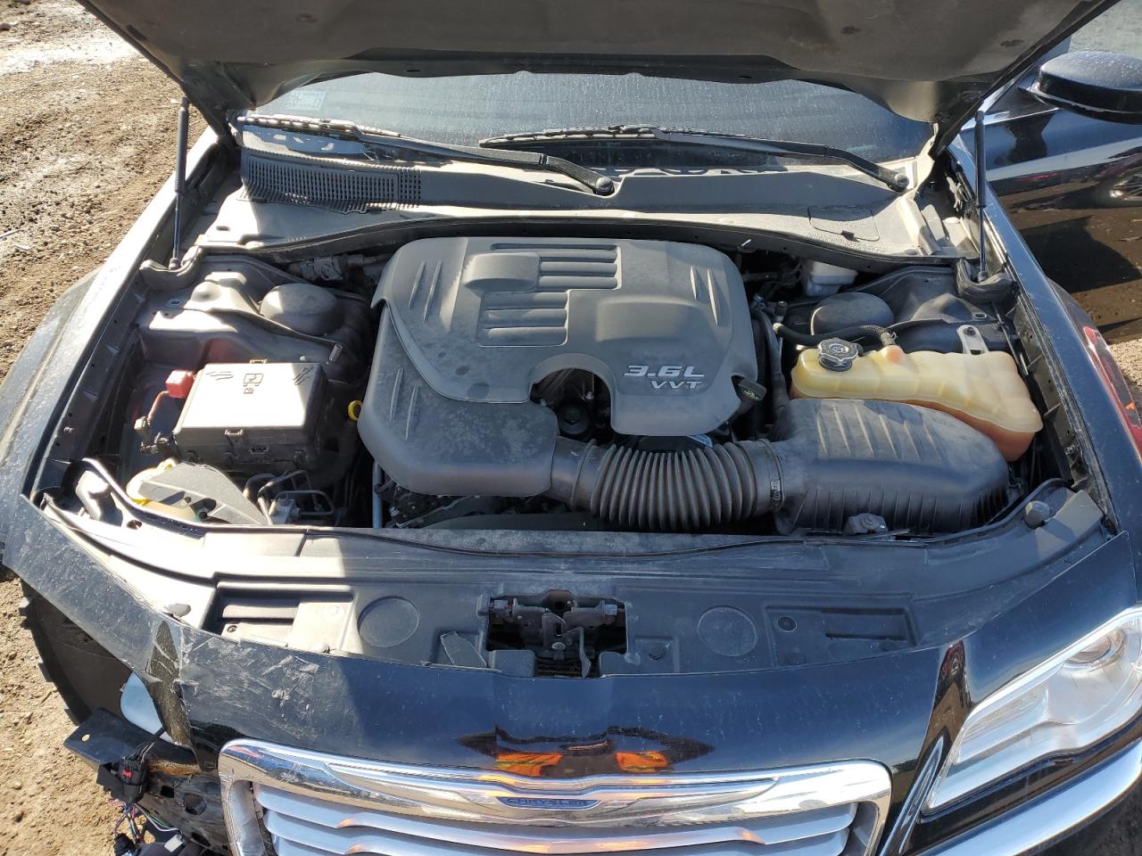 2013 Chrysler 300 - Image 11