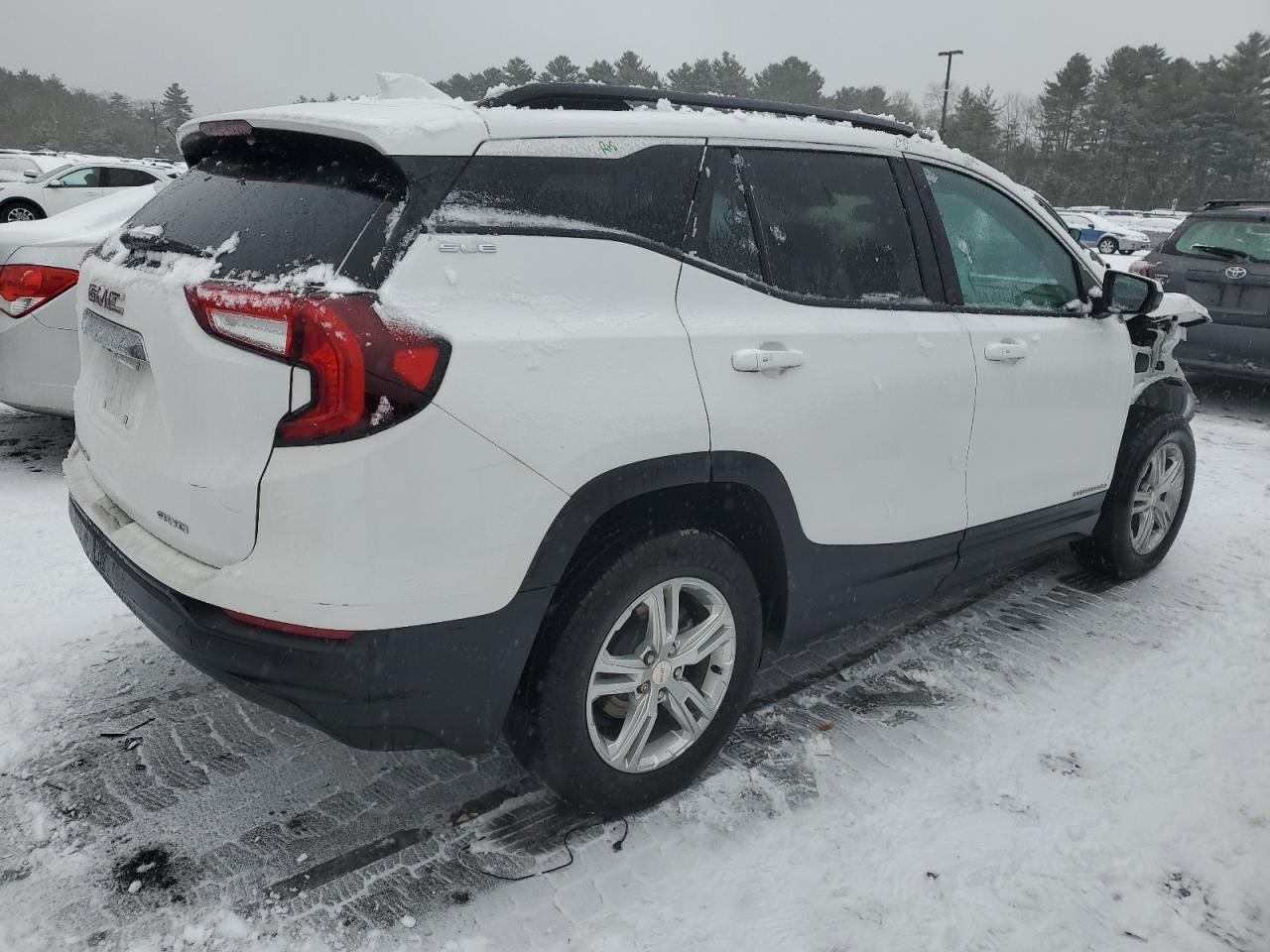 2022 GMC Terrain - Image 3