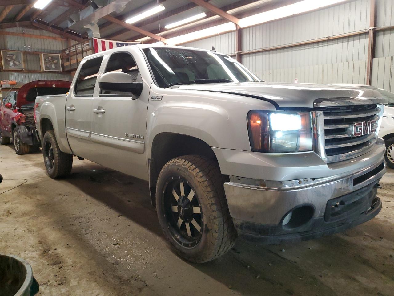 2011 GMC Sierra - Image 4