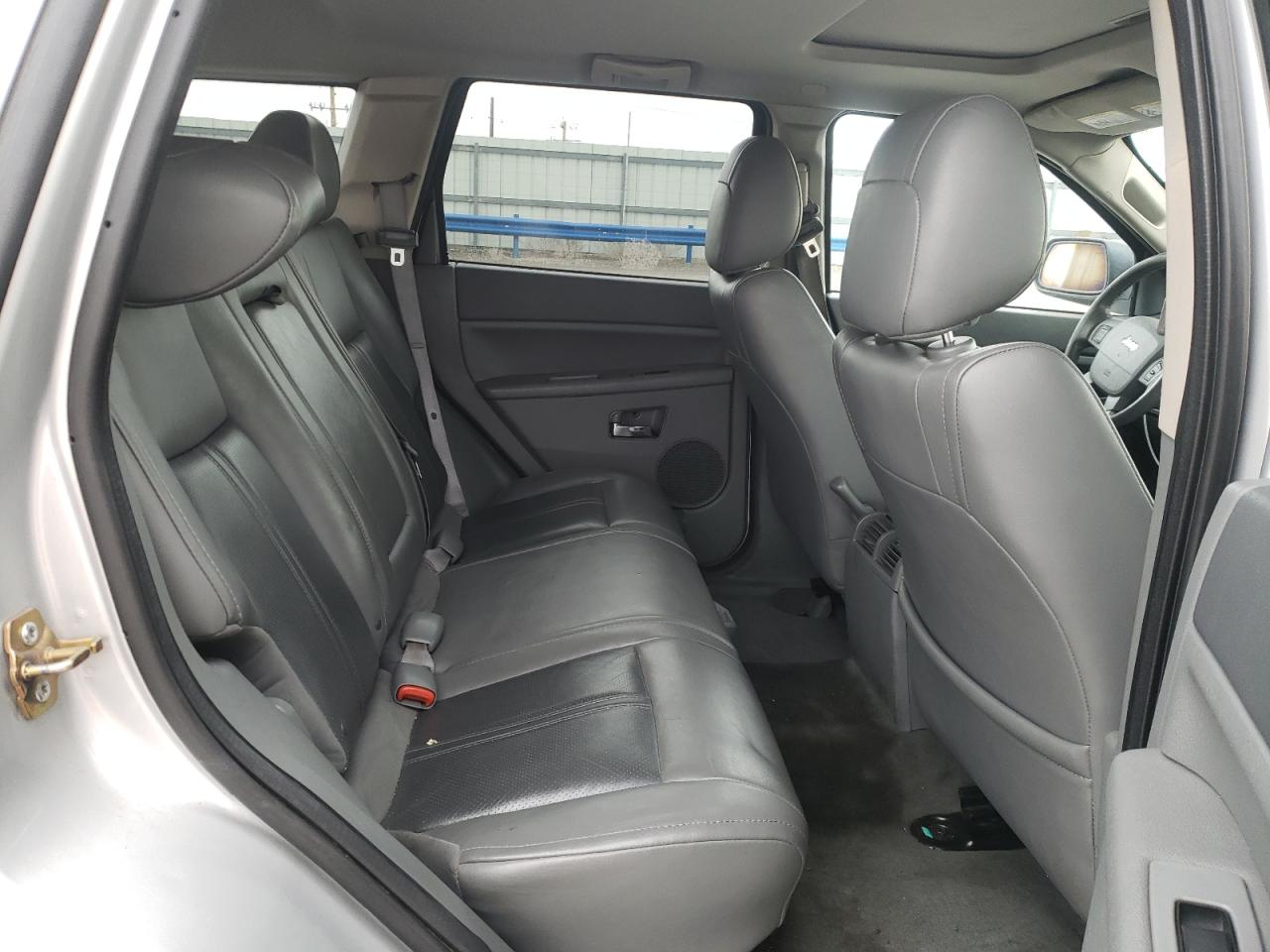 2007 Jeep Grand Cherokee - Image 11